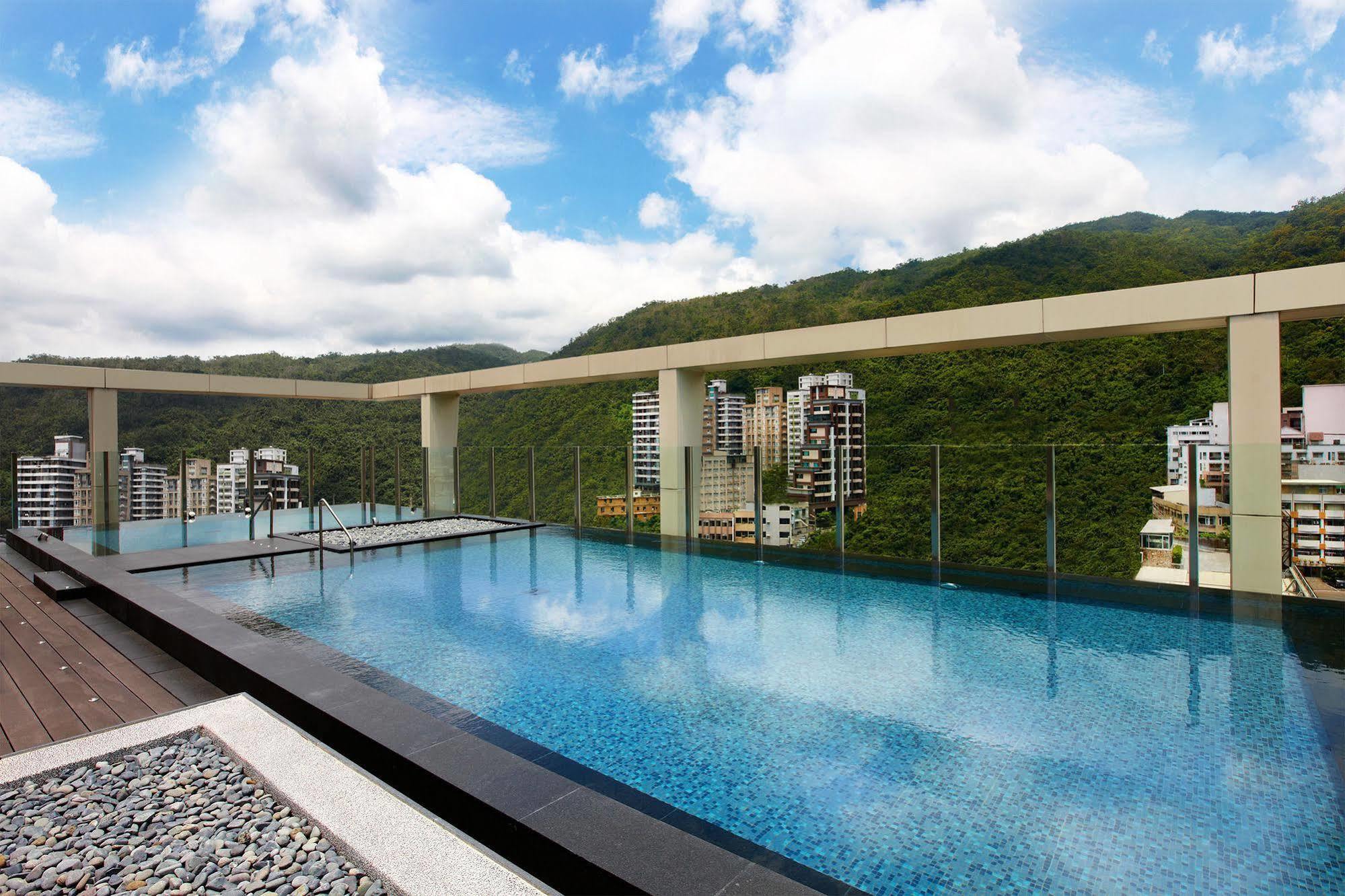 礁溪晶泉丰旅 Wellspring By Silks Jiaoxi Hotel Exterior foto The swimming pool at the rooftop